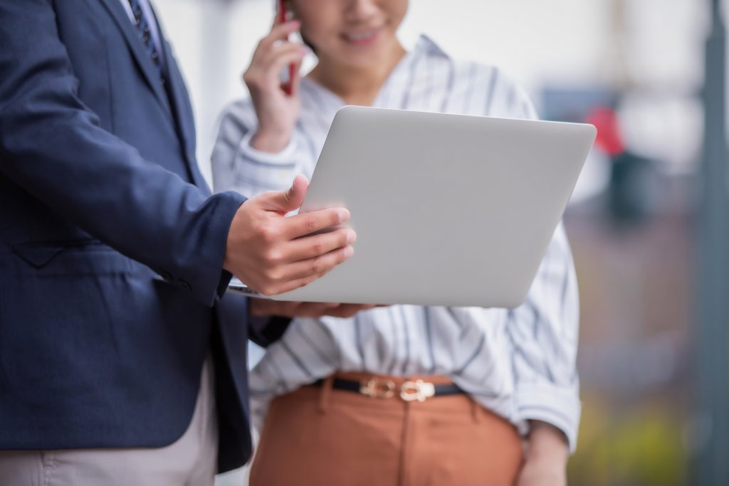 コロナ禍で職場コミュニケーションは2割減、職場恋愛に抵抗がない男女が8割 1